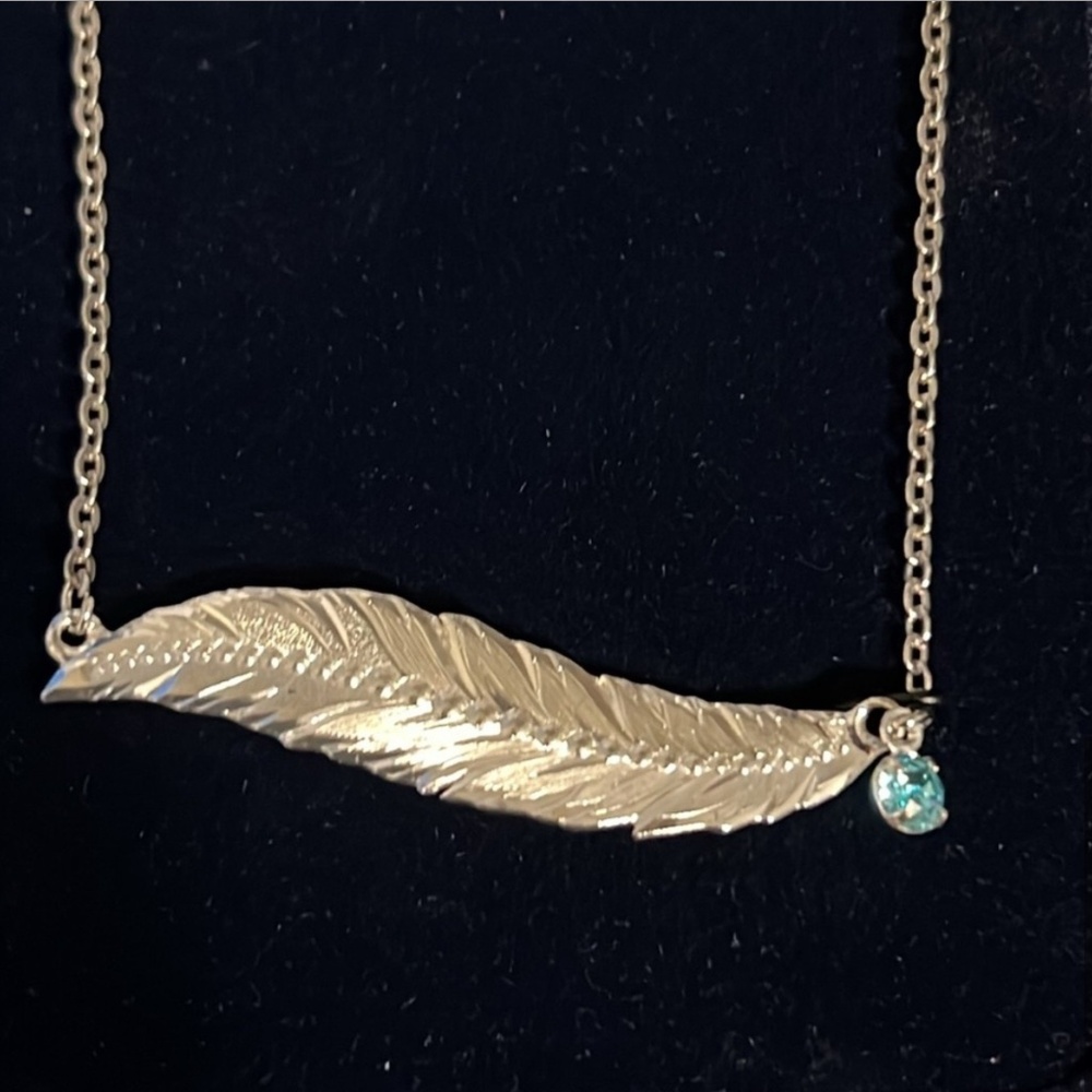 Montana Silversmiths, Ladies Cinderella Liberty American Made Necklace - Picture 4 of 9
